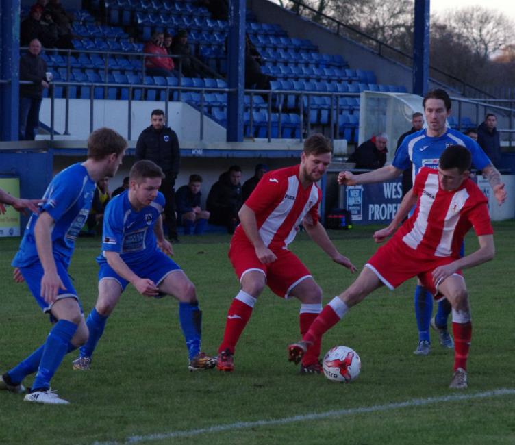 Bluebirds put Lido under pressure