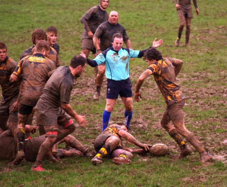 Ref Colin Phillips waves play on
