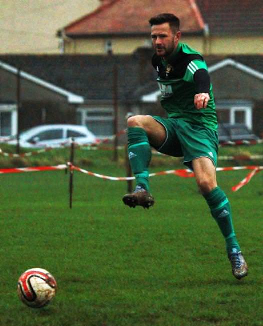Goodwick win at Carew to close gap at the top of the table