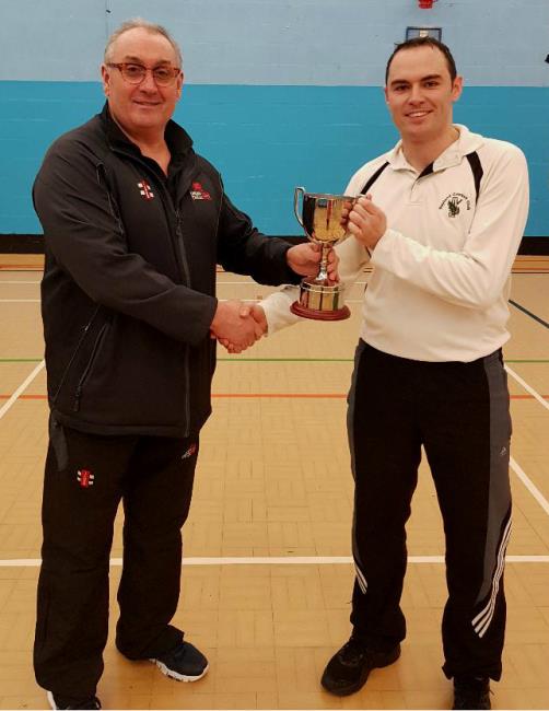 Indoor - Sean Evans presents trophy  to Sean Hannon