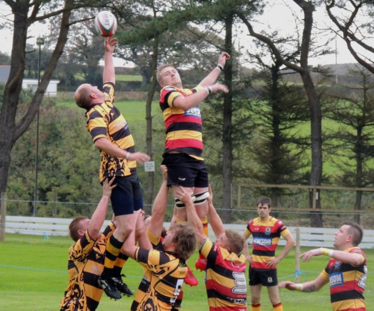 Ian Griffiths controls this lineout