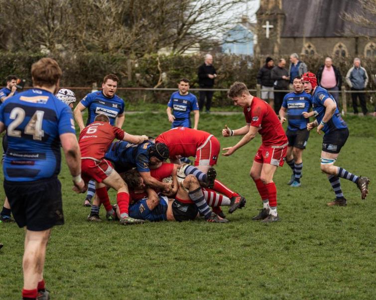 Tom Lewis urges his pack on