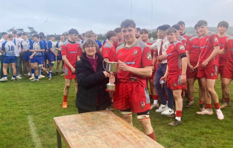 Mrs Jo Fry presents the trophy to Pembroke skipper Rhydian Eynon
