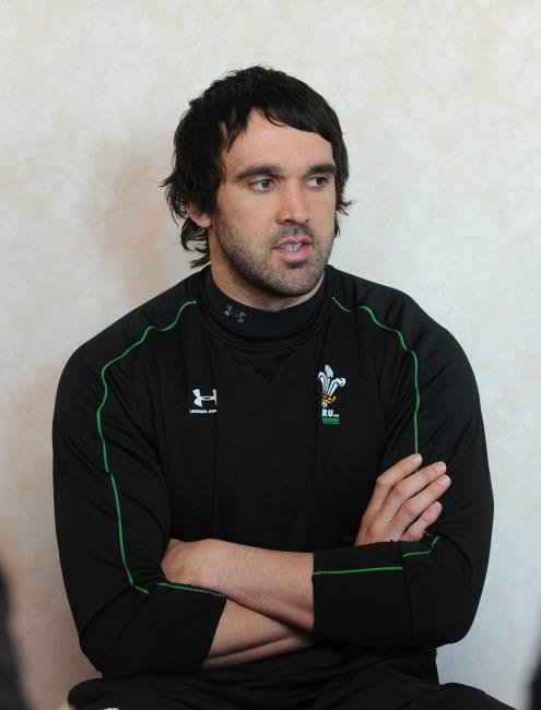 Jonathan Thomas is forced to retire on medical grounds