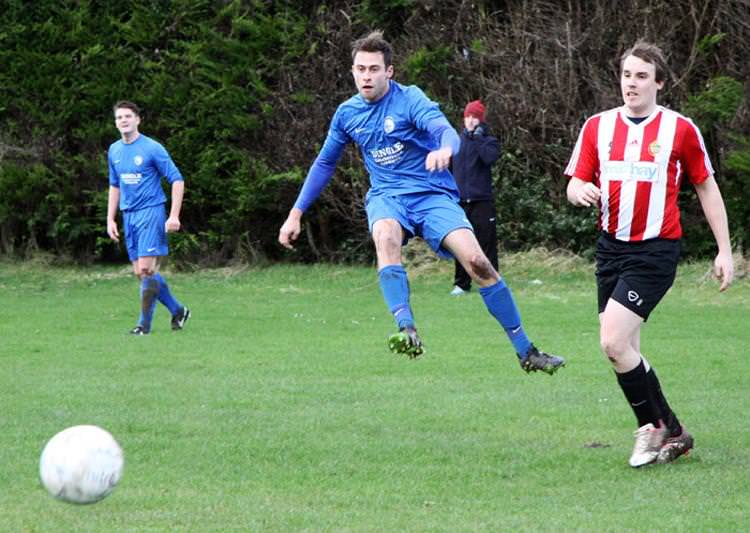 Tenby win seven-goal tussle against title chasing Merlins Bridge