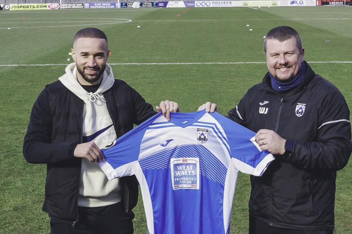 Richards receives his new Bluebirds shirt from manager Wayne Jones