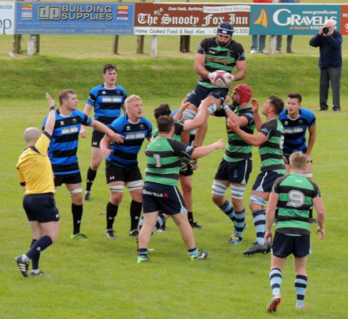 Jake Simm wins lineout ball
