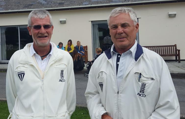 Umpires Simon Richards and Robert Ridge