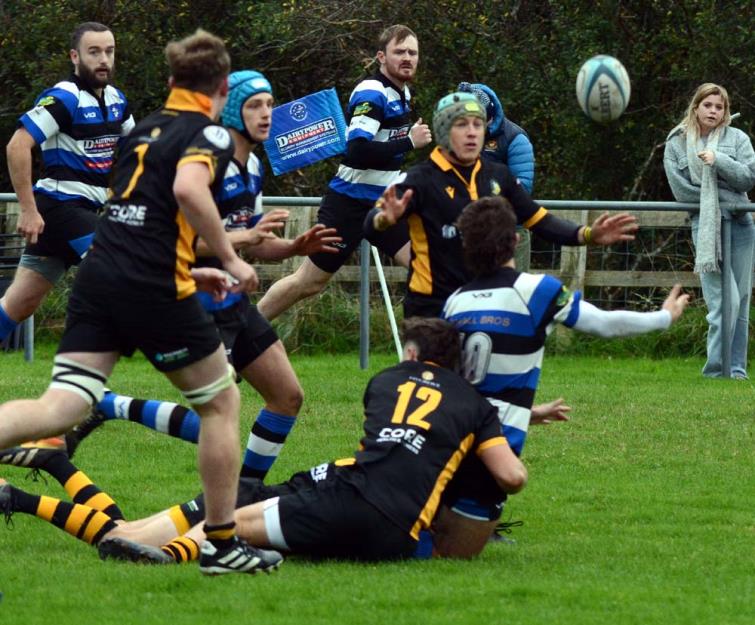 Oli Rothero offloads in tackle. Picture Gordon Thomas
