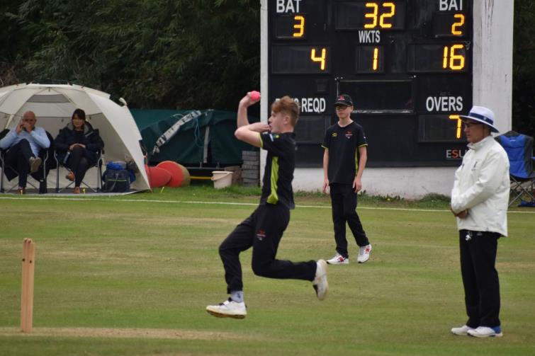 Oscar bowling flat out