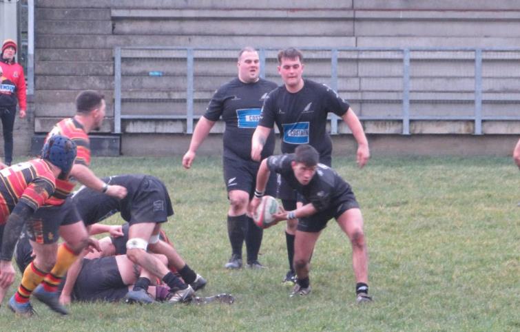  Owain Evans spreads ball wide for Neyland