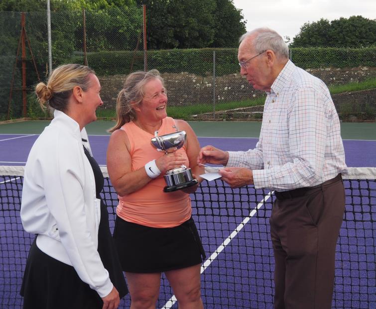 Laura Davies receives a trophy from Brian Hearne