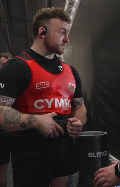 Lewis Davies - Getting ready for a big lift