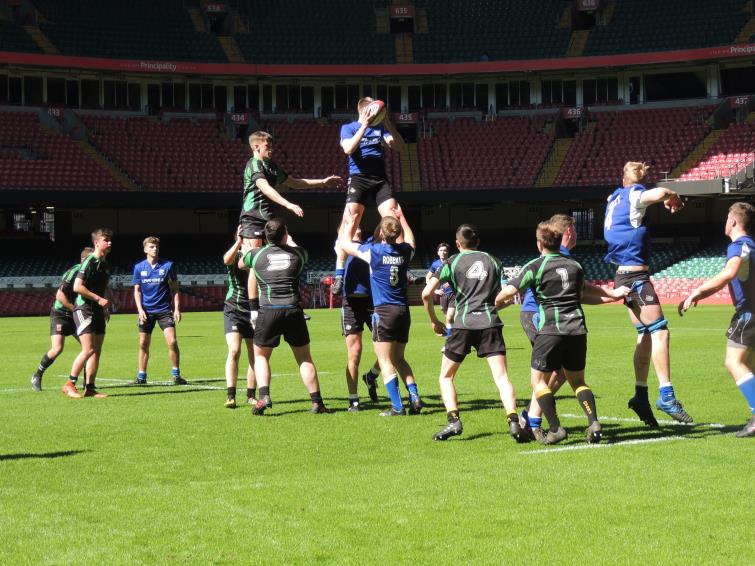 Ysgol Greenhill win lineout ball