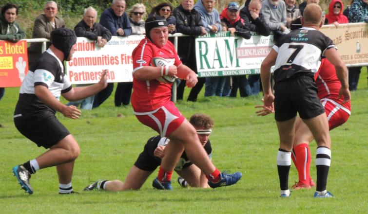 Lloyd Davies makes headway