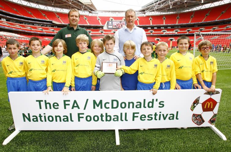 Lukas and Sir Geoff Hurst with Kilgetty Juniors