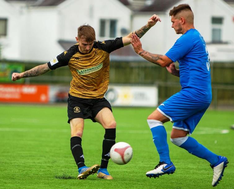 Matty Delaney has a shot at goal