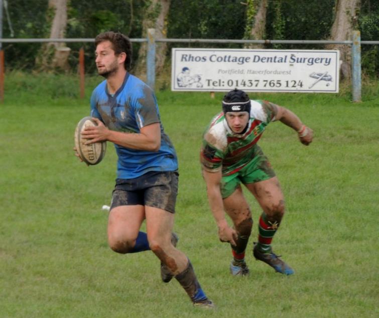 Blues outside half Mikey Jones runs hard Blues outside half Mikey Jones runs hard