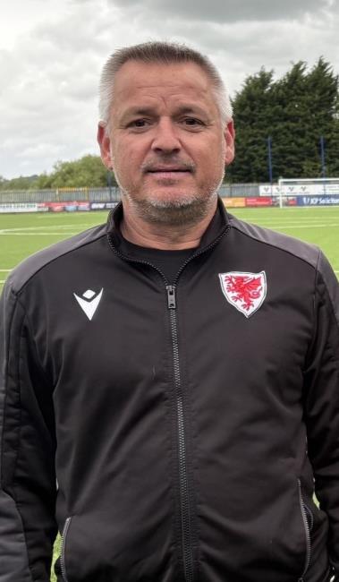 Referee Neill Crawshaw