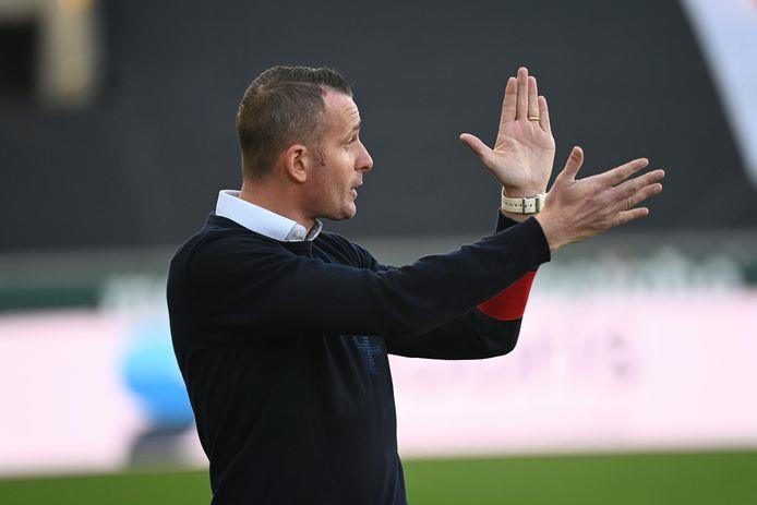Nicky Hayen gives instructions from touchline