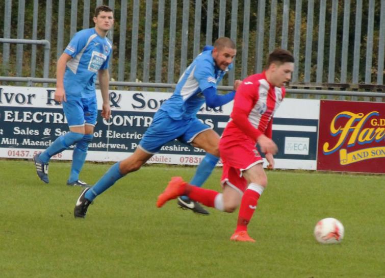 Nicky Palmer chases back