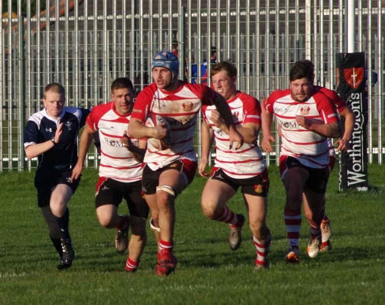 Flanker Sam Dolling goes on the charge for The Mariners