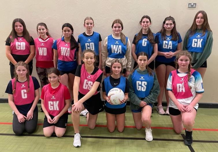 Sapphires U14s - Black andWhites