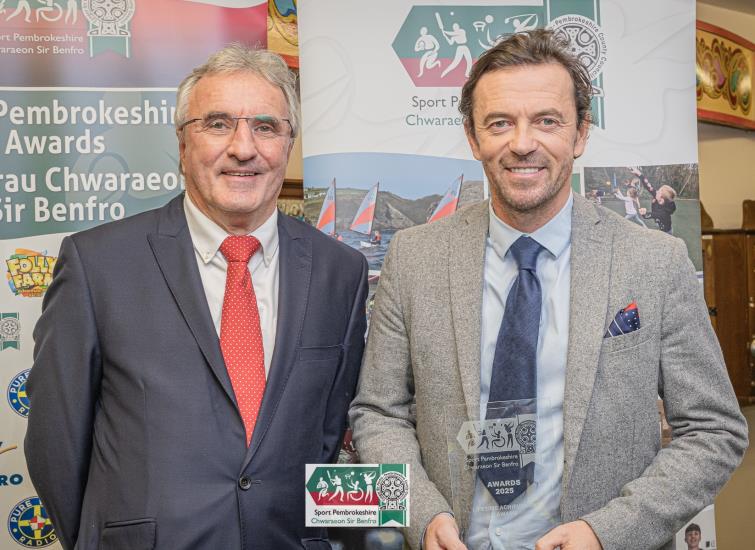 Simon Digger Davies - Sporting Achievement of the Year with Geoff Williams, who presented the award