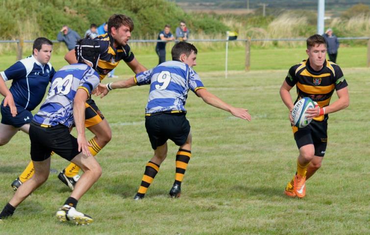 St Davids set up an attack (Ceri Coleman-Phillips)