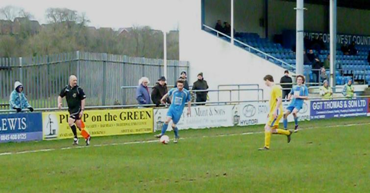 Steff Williams goes wide
