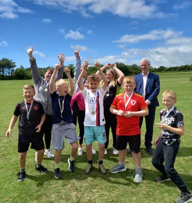 Stepaside CP School boys (mixed) team with Stephen Thornton of Valero