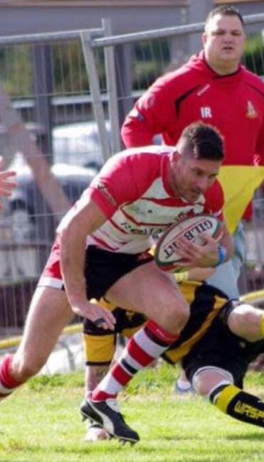 Lee Riley - breaks through a tackle
