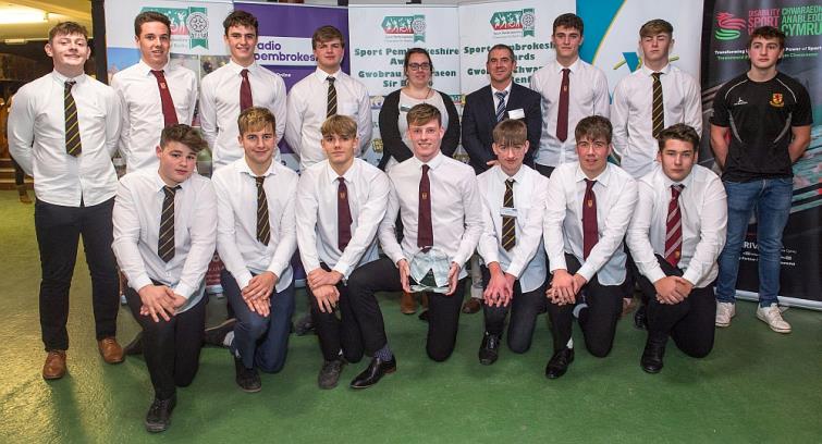 Junior  (U16) Team Achievement of the Year The award-winners Ysgol Preseli under 16’s rugby team 2016/17 are pictured with Emma Beynon from Folly Farm. The finalists were Hakin United AFC under 16’s 2016/17 and Pembrokeshire Schools under 11’s football squad 2016/17.