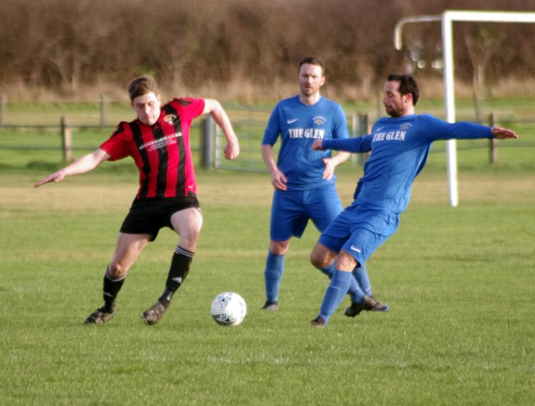 Peter Thomas and Jordan Griffiths jostle for possession at the Racecourse