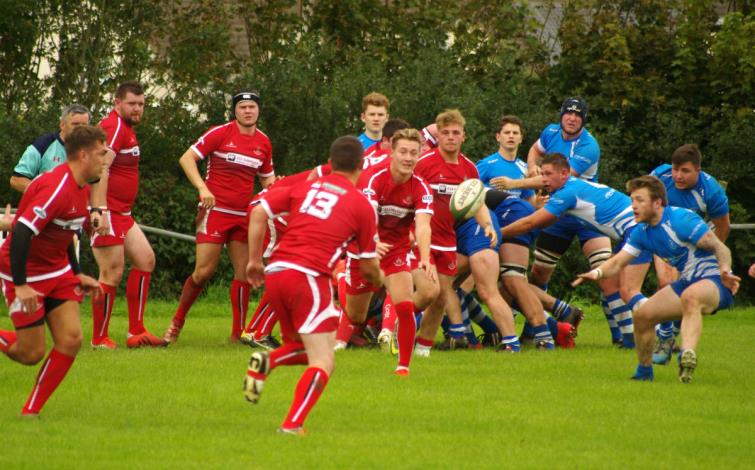 Tom Lewis spreads ball wide for Pembroke