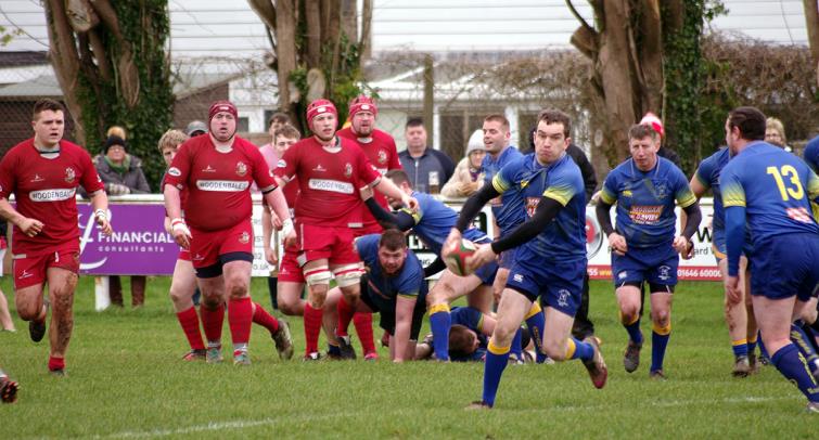 Aberaeron spread the ball wide