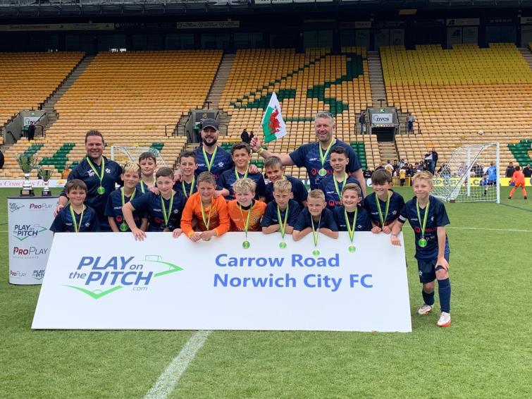 Pembs U10s and coaches