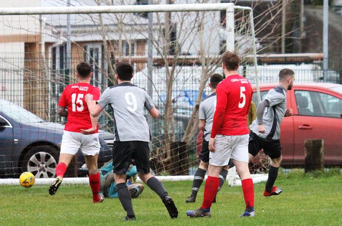 Pennar take the lead at Saundersfoot. Picture by Susan McKehon