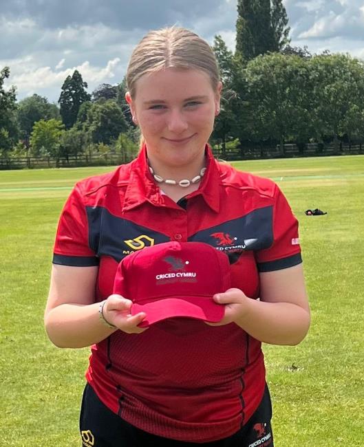Phoenix Proudly shows off her Welsh cap