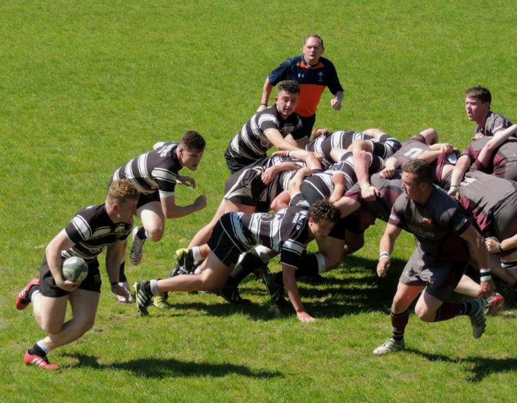 Quins No 9 Geraint Powell breaks clear