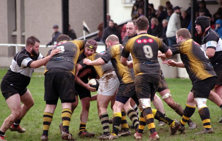 Quins and Wasps packs go head to head