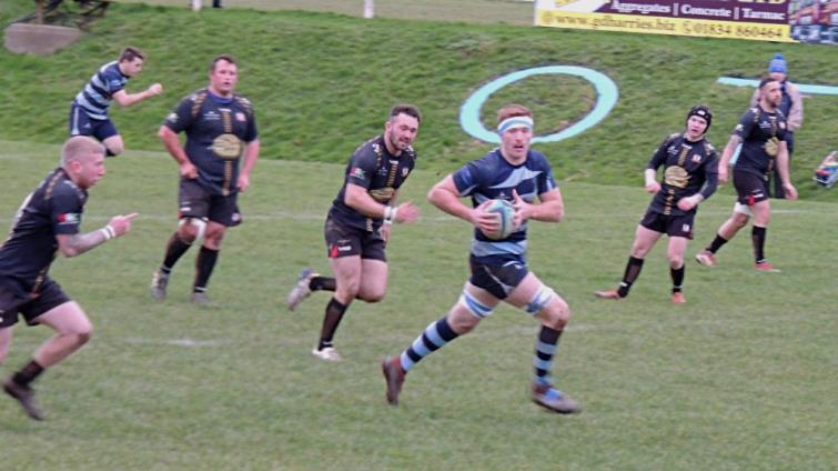 Roy Osborne en route for his first try