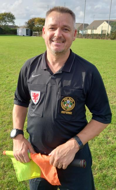 Referee Neill Crawford had a good game.