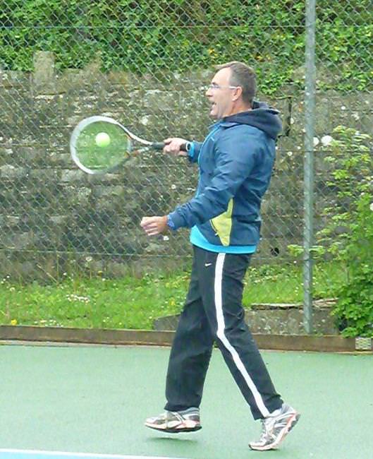 Richard raises funds by showing true tennis grit