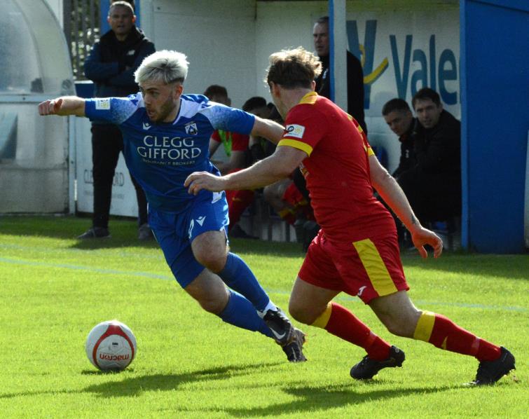 Rio Dyer cuts in off the wing