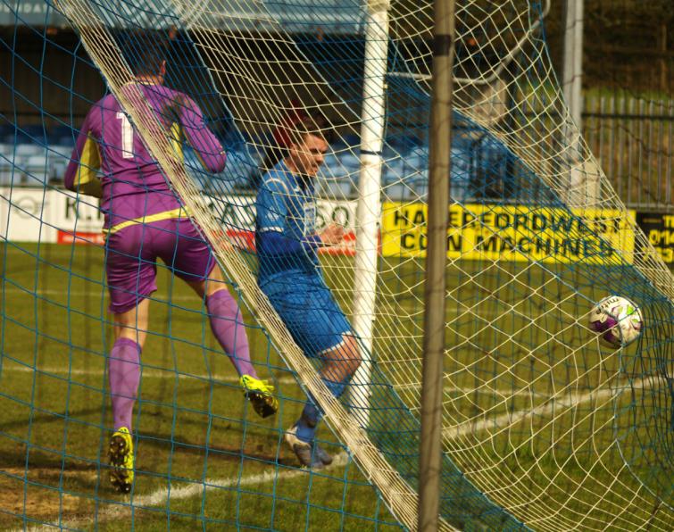 Ryan Thomas scores for The Bluebirds
