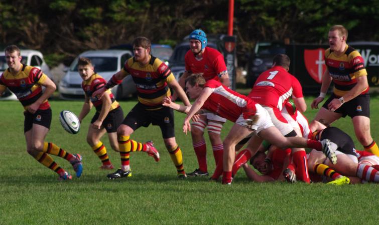 ​Pembroke teenage scrum half Tom Lewis get his pass away