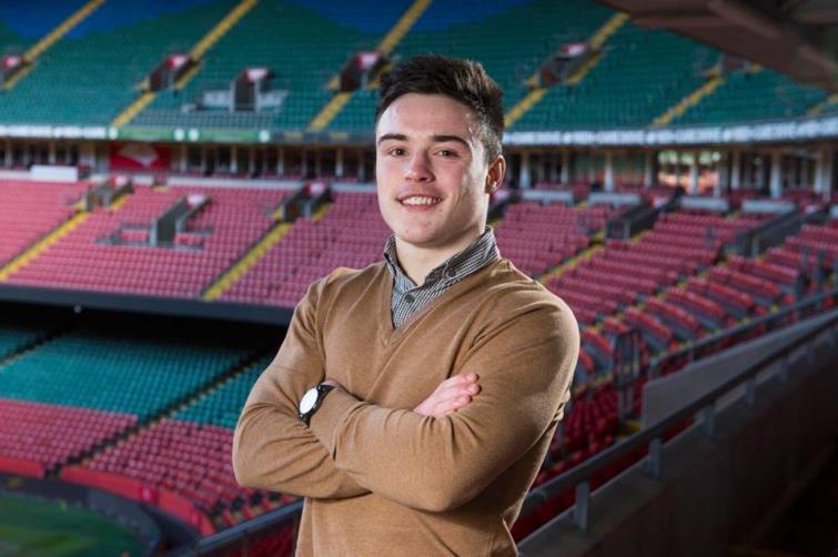 Thomas takes his new rugby role seriously! 