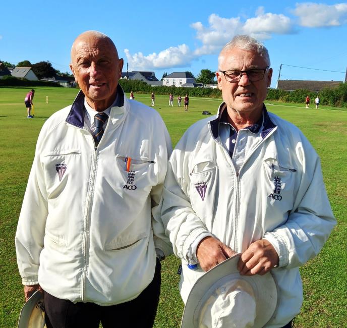 Umpires Allan Hansen and Robert Ridge