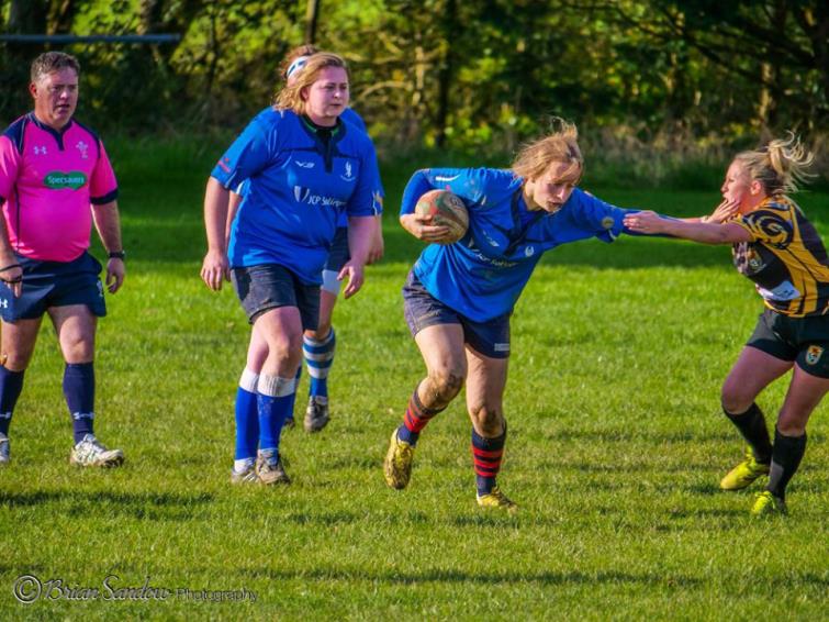 Val Evans on the burst for The Blues